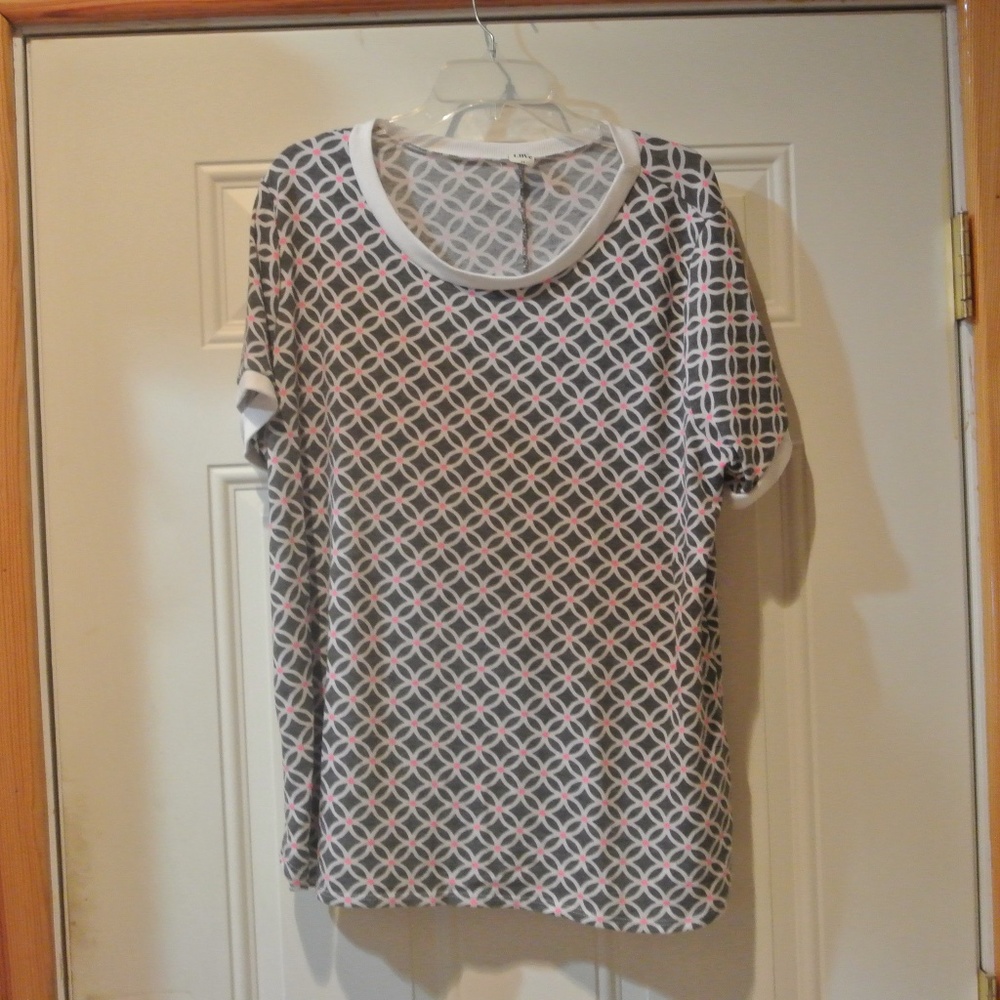 Womens white and gray checkered shirt